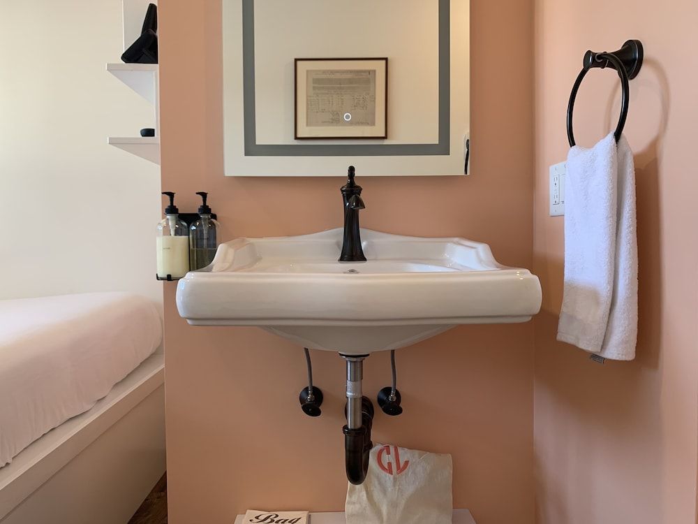 The Cabot Lodge Standard Room, 1 Queen Bed, Accessible 2