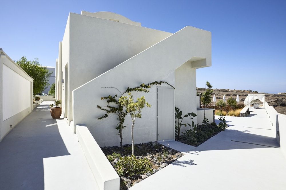 undefined Adorno Oia 6