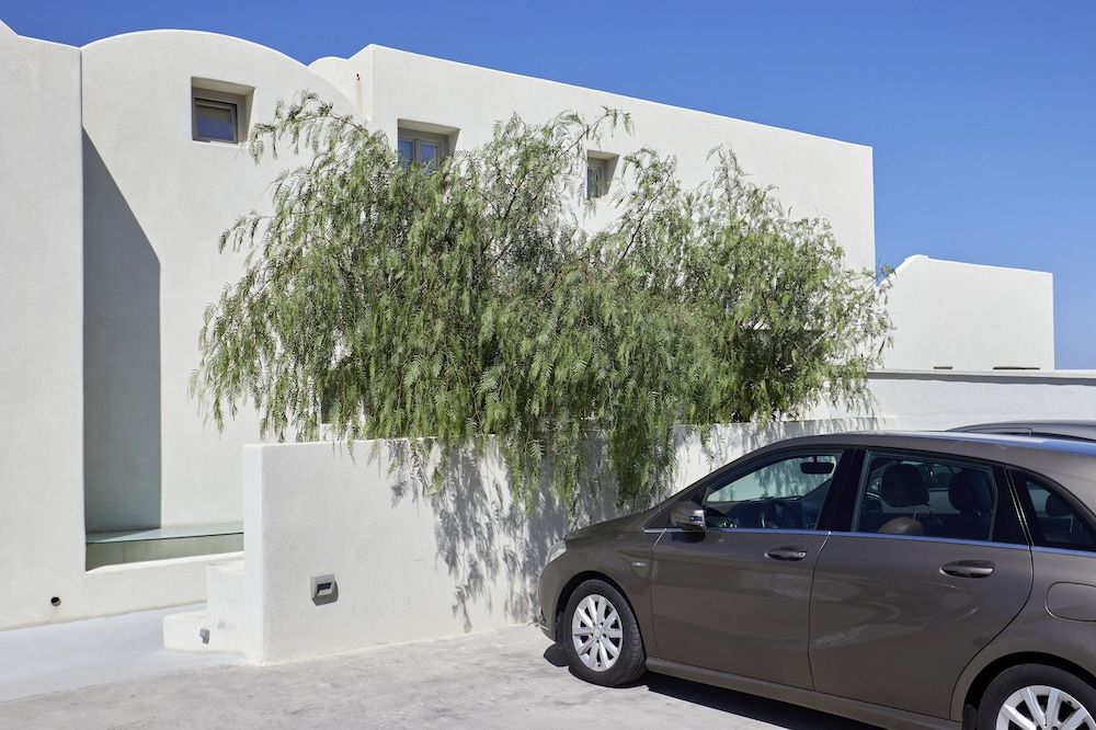 undefined Adorno Oia 8