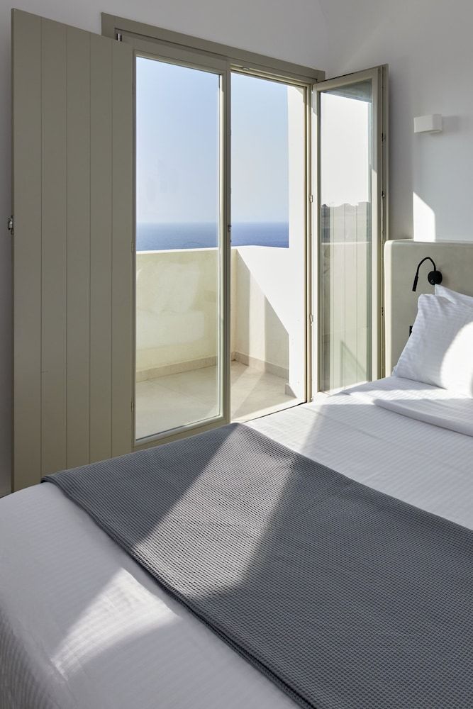 Adorno Oia Junior Suite, 1 King Bed, Jetted Tub, Sea View 4