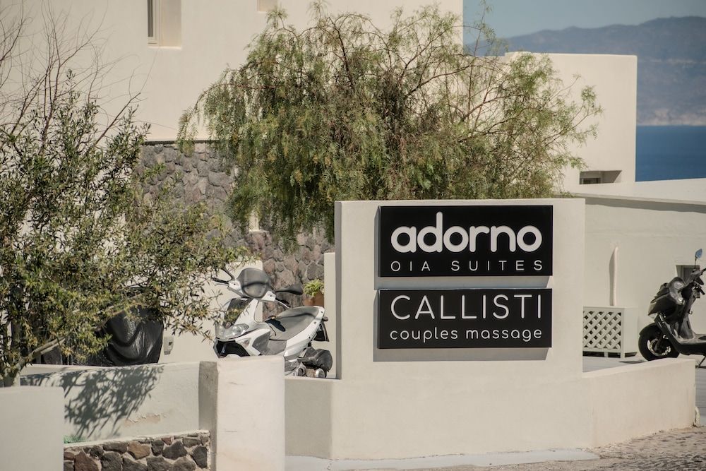 undefined Adorno Oia 10