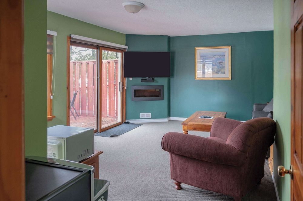 The Grand Tappattoo Resort, an Ascend Hotel Collection Member Suite, 1 King Bed with Sofa bed, Non Smoking 6