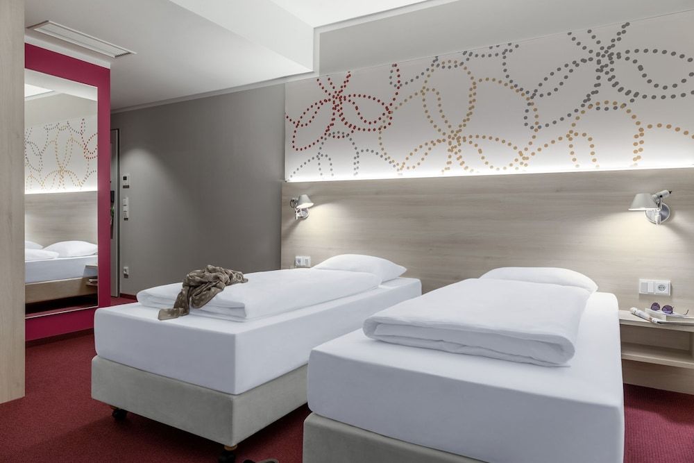 Serways Hotel Siegburg West Standard Double Room, 1 Bedroom 2