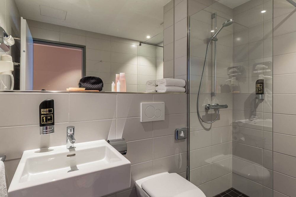 Serways Hotel Siegburg West Standard Double Room, 1 Bedroom 5