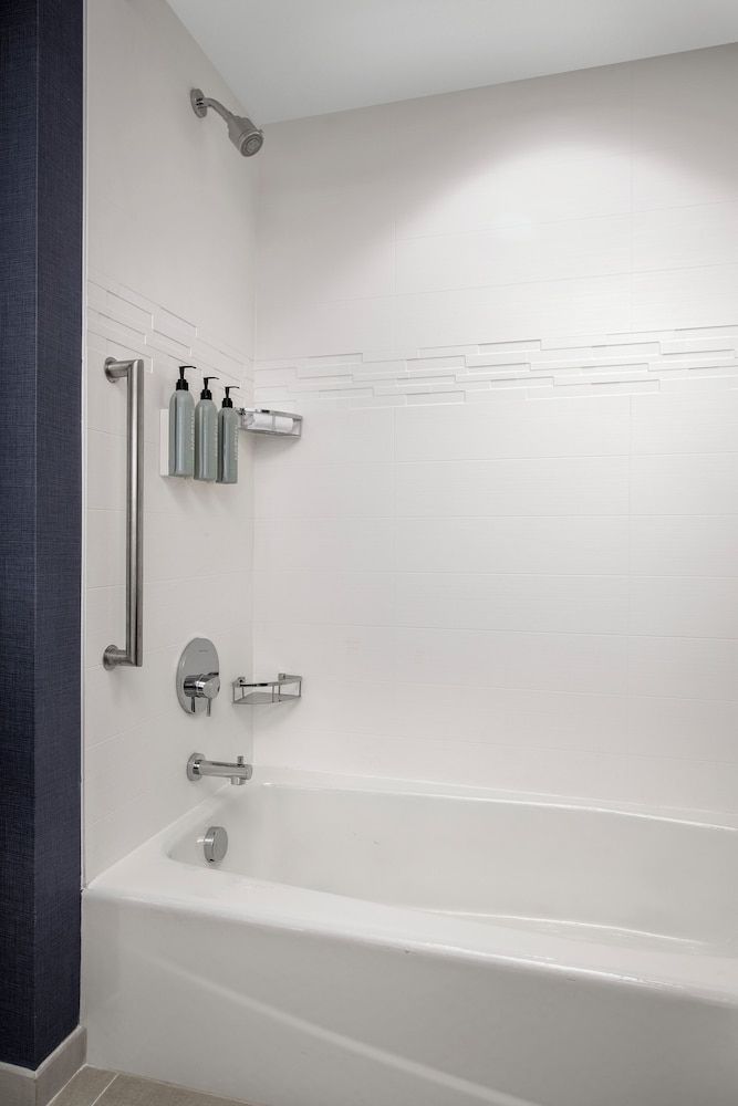 Studio, 1 King Bed with Sofa bed (Hearing Accessible)