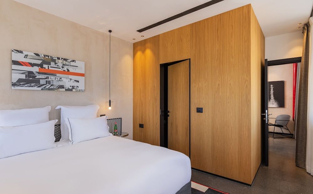 undefined Brown Brut Seafront Hotel 10