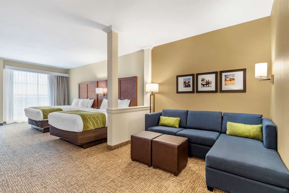 Deluxe Suite, 2 Queen Beds, Non Smoking