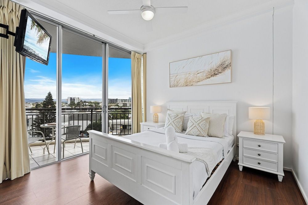 undefined Chevron Renaissance - Q Stay 2