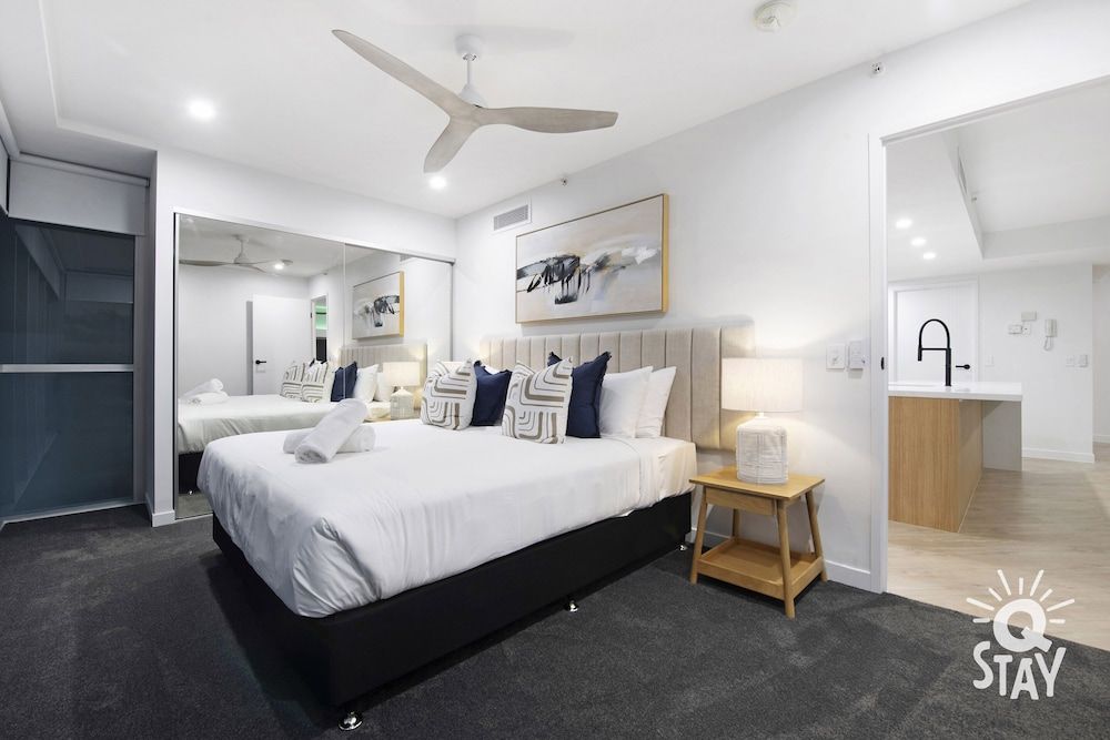 undefined Chevron Renaissance - Q Stay 5