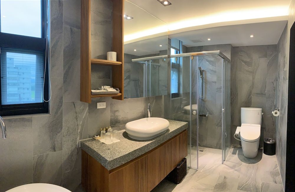 Tsang Kuo Resort Deluxe Quadruple Room 5