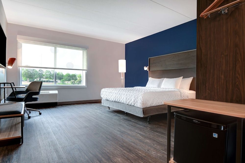 Room, 1 King Bed, Accessible (Hearing)