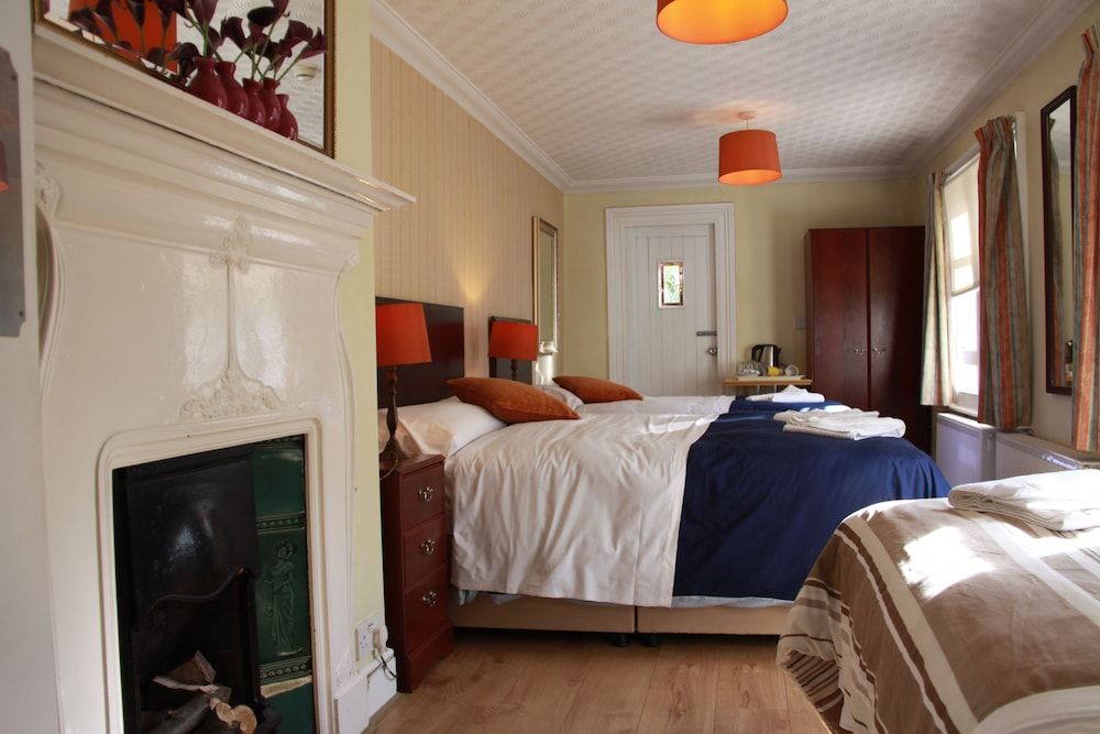 Ambassador Hotel Quadruple Room 3