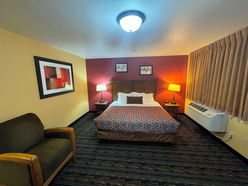 The Royal Victorian Motel One King Deluxe - Non-Smoking 3