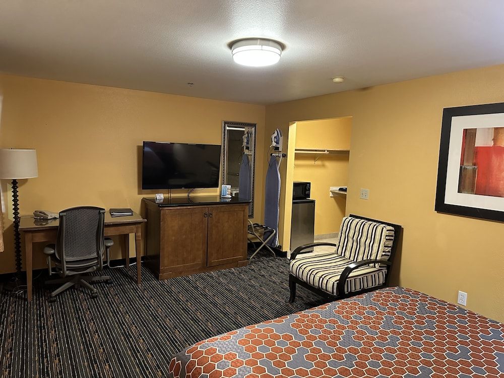 The Royal Victorian Motel One King Deluxe - Non-Smoking 6