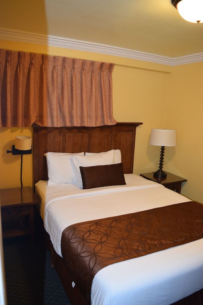 The Royal Victorian Motel Two-Bedroom Suite - Non-Smoking 2