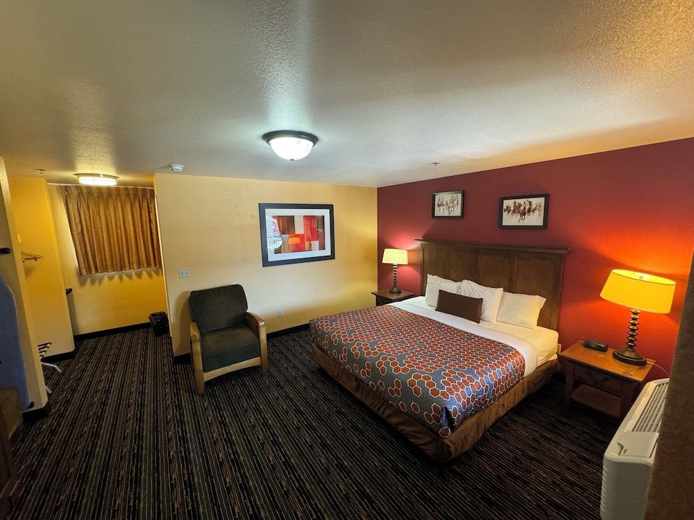 The Royal Victorian Motel One King Deluxe - Non-Smoking 4