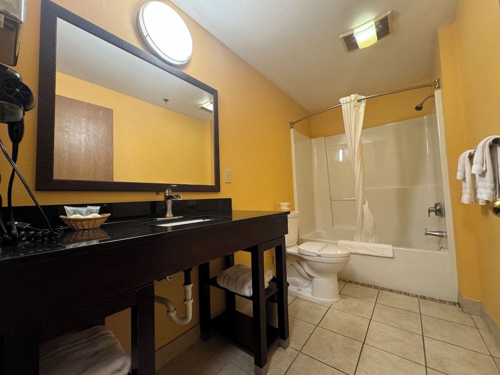 The Royal Victorian Motel One King Deluxe - Non-Smoking 5