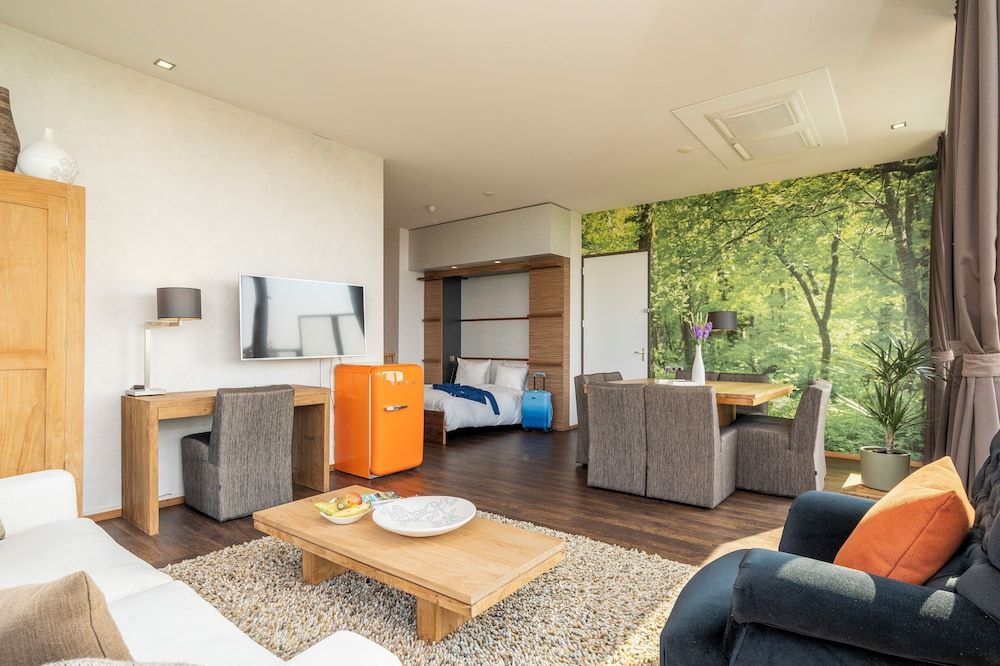 Alpine Hotel by SnowWorld Junior Suite 3