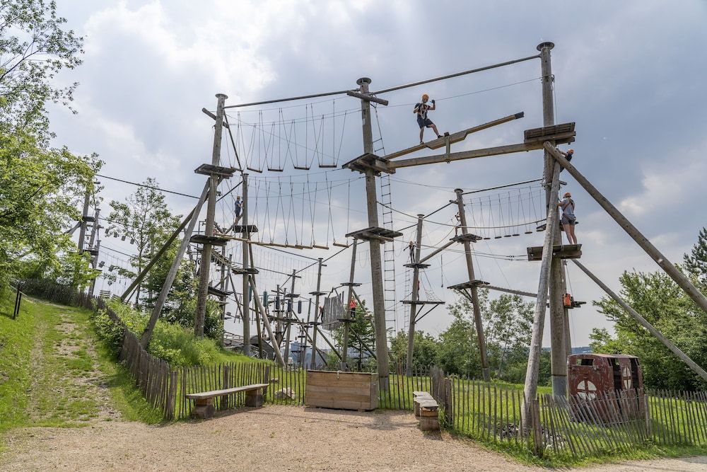 Ropes course (team building)