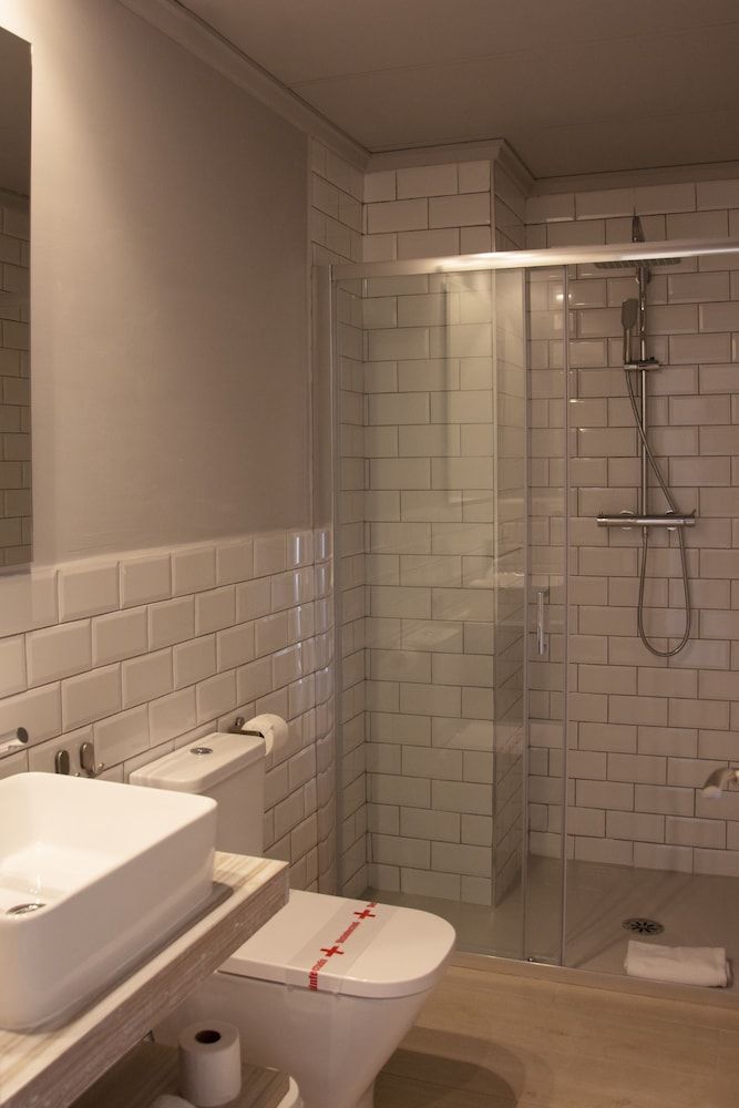 You & Co. Saler Beach Boutique Hotel Basic Room (small) 2