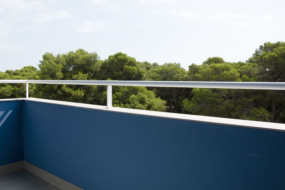 You & Co. Saler Beach Boutique Hotel Basic Room (small) 5