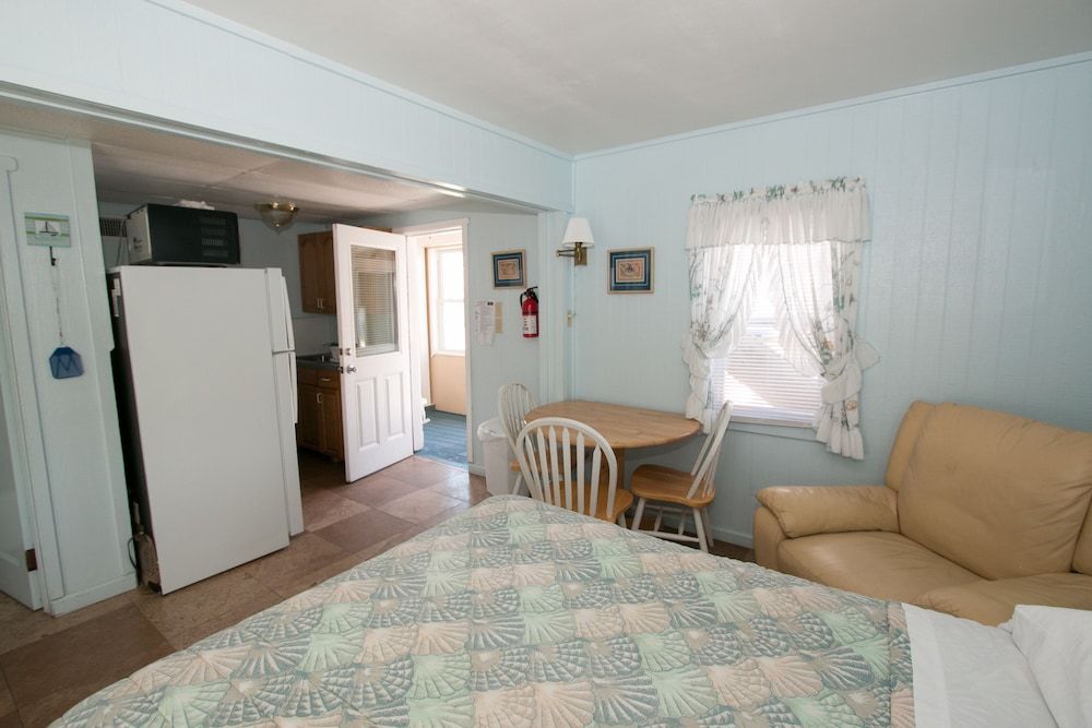 Studio, Kitchenette (+ Porch (B))