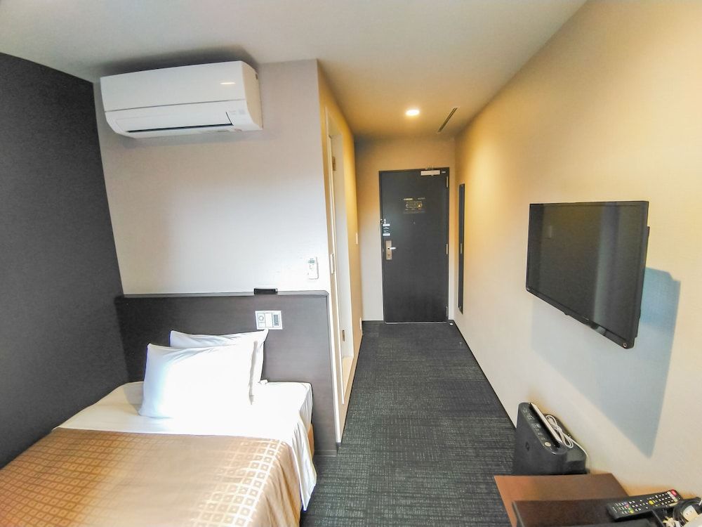 Single Room, Smoking