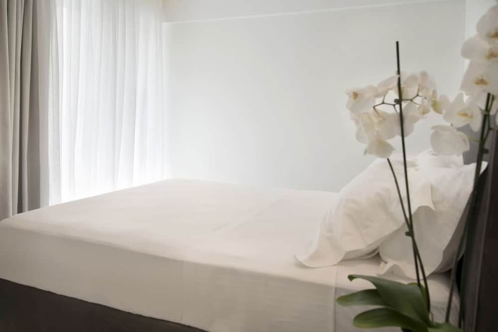 South42 Superior Apartment, Garden View