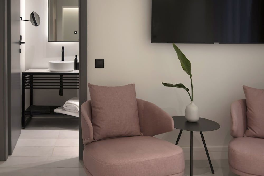 South42 Deluxe Double Room, Ground Floor 3