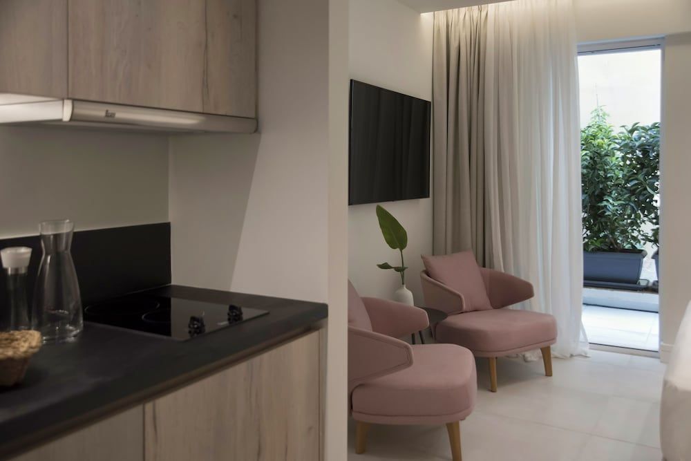 South42 Deluxe Double Room, Ground Floor 4