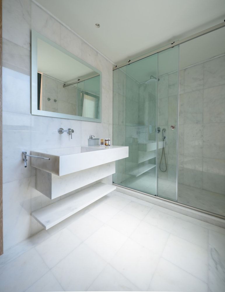 Fos DownTown Suites Junior Triple Room 11