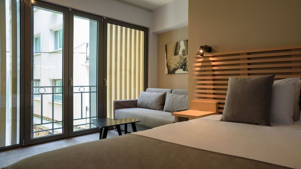 Fos DownTown Suites Junior Triple Room 7