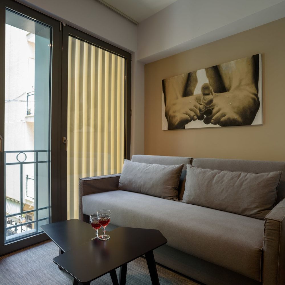 Fos DownTown Suites Junior Triple Room 8