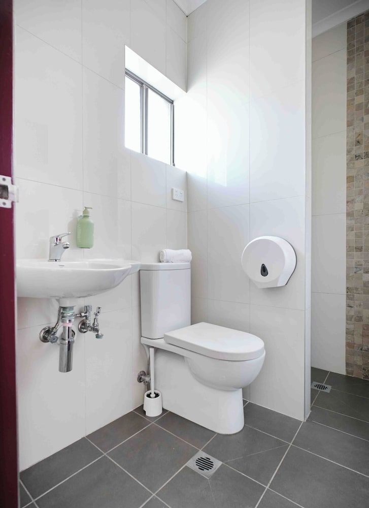 Little Drifter Surry Hills Private Queen Ensuite Room 7