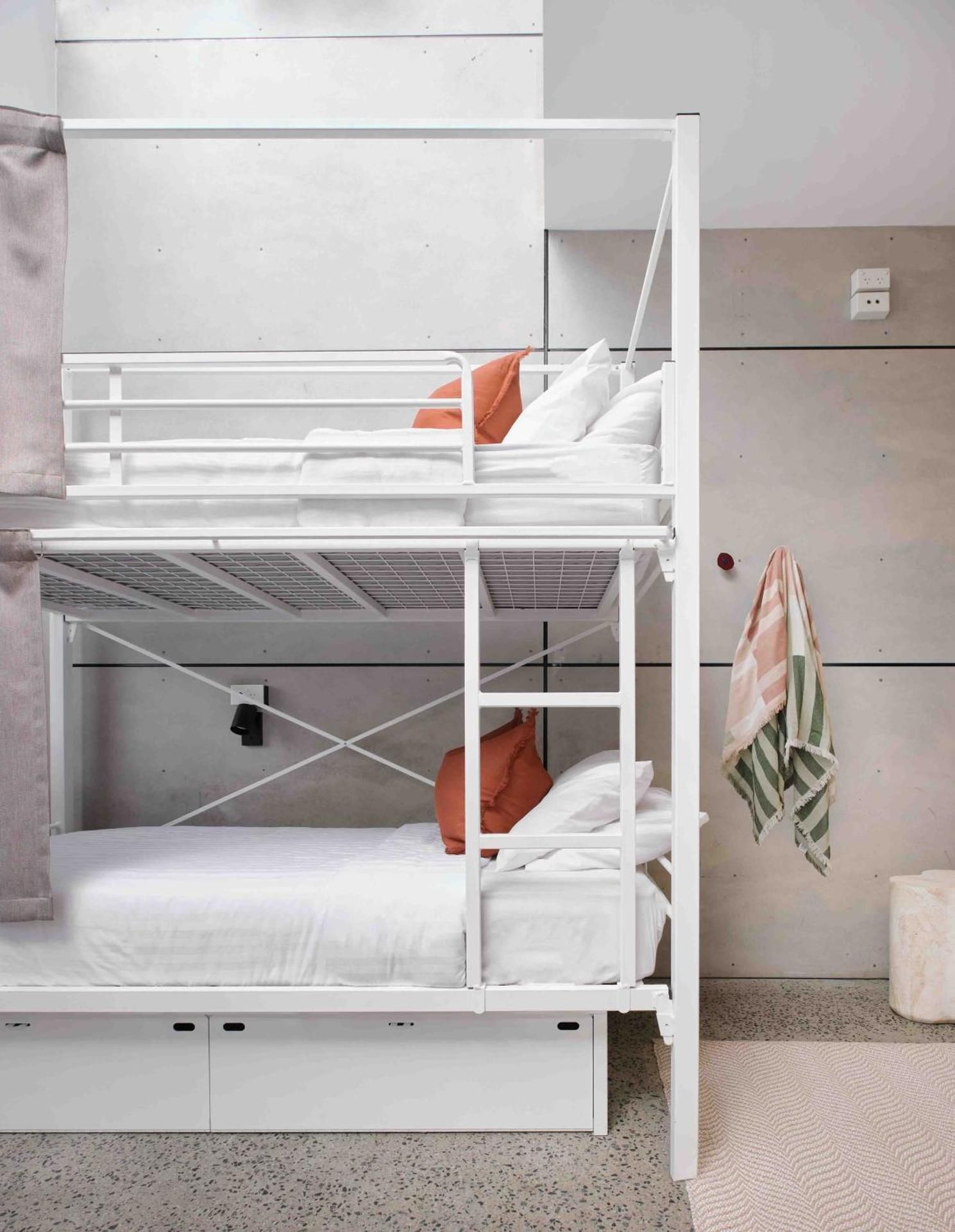 Entire 10 Bed Ensuite Dorm