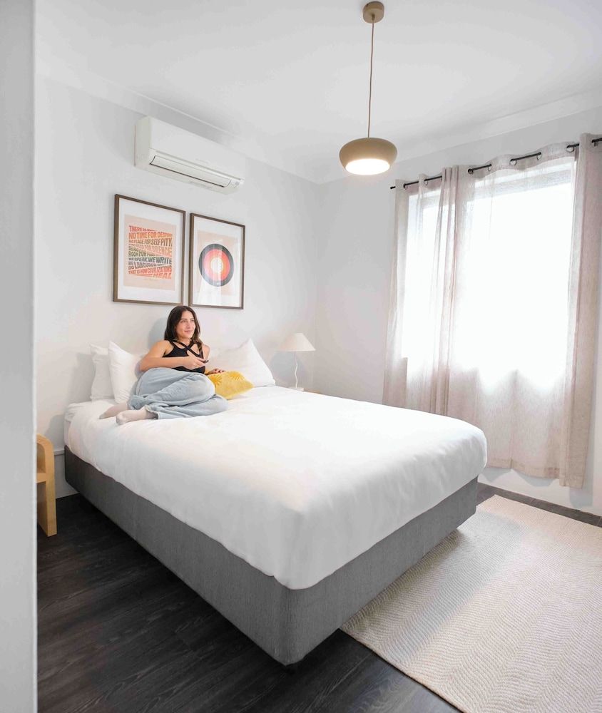 Little Drifter Surry Hills Private Queen Ensuite Room 2