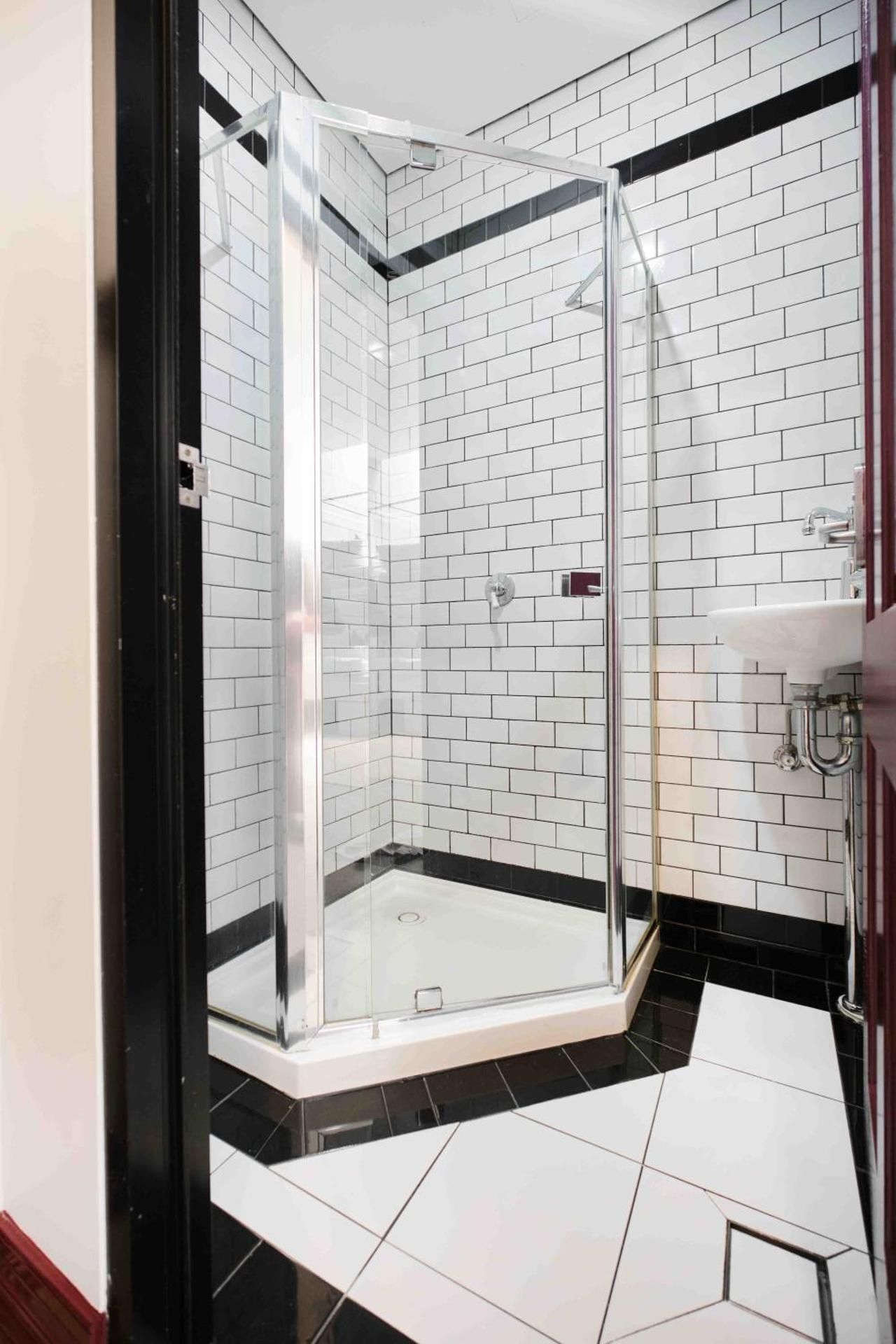 Entire 10 Bed Ensuite Dorm