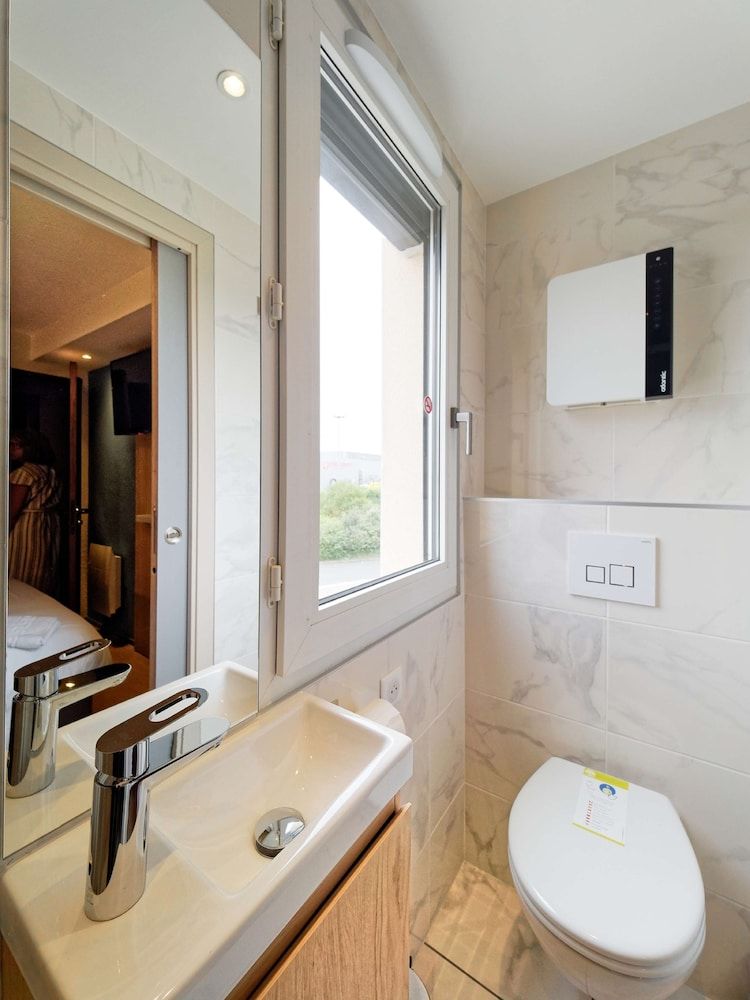 Kyriad Direct Saint Brieuc - Parc des Expositions Triple studio 7