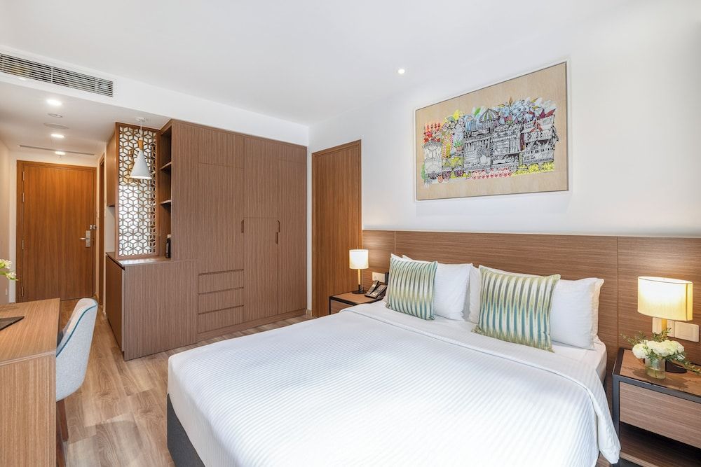 T-Ritz Saigon Hotel & Apartment Deluxe Queen Room City View 4