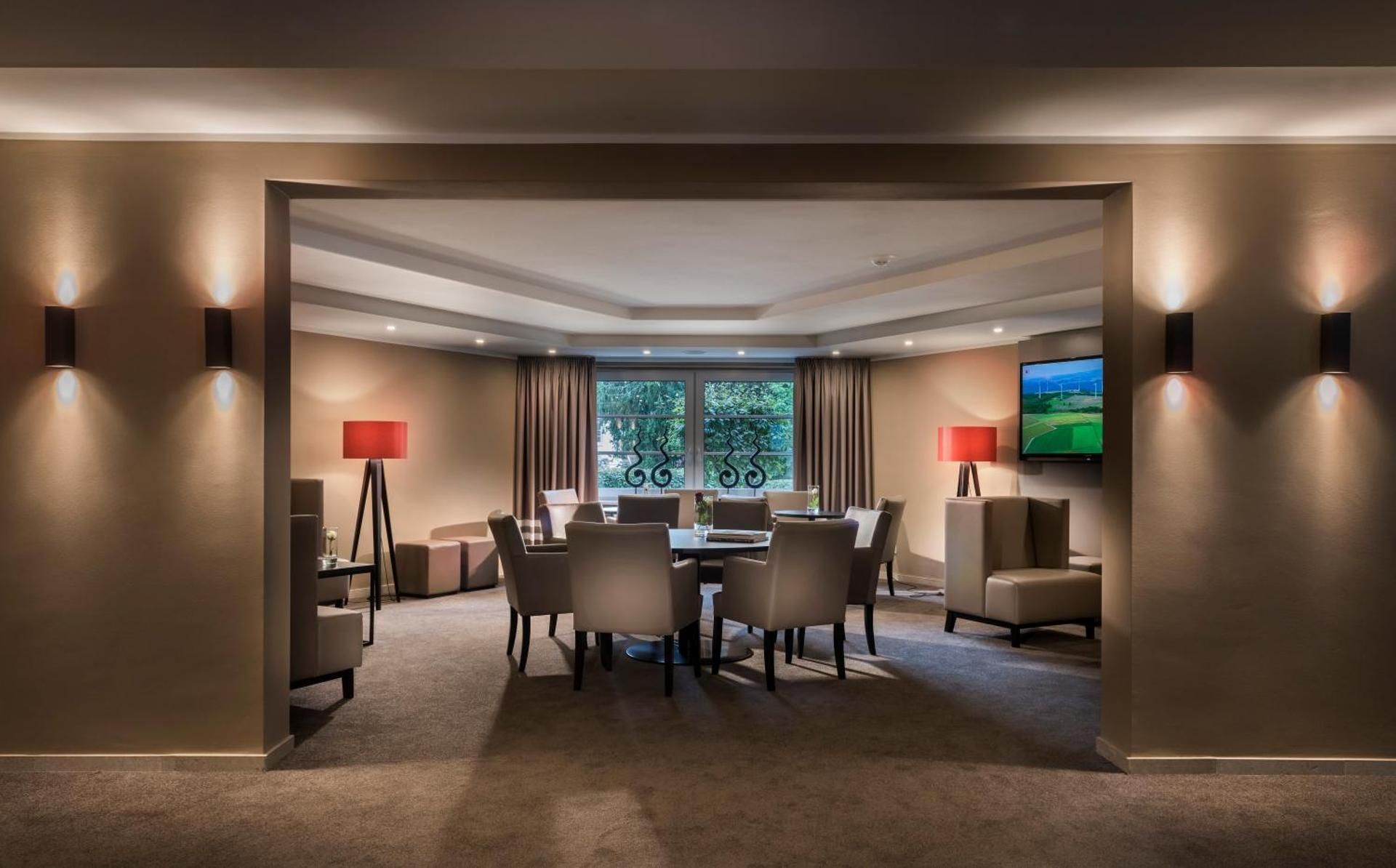 shared lounge/tv area