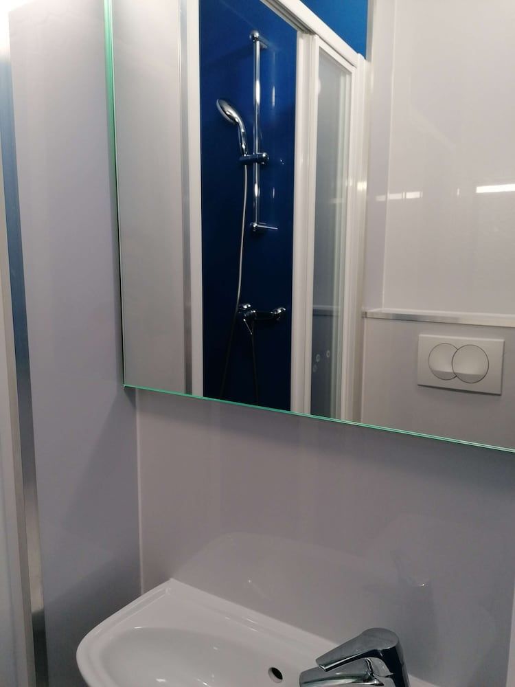 KYRIAD DIRECT ORLEANS - Olivet - La Source Standard Room, 1 Queen Bed 15