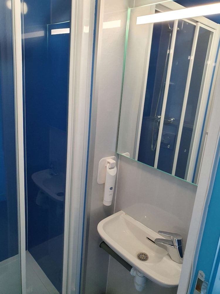 KYRIAD DIRECT ORLEANS - Olivet - La Source Standard Room, 1 Queen Bed 21