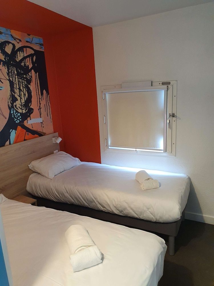 KYRIAD DIRECT ORLEANS - Olivet - La Source Standard Room, 2 Twin Beds 3