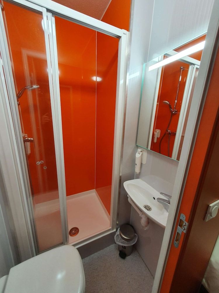 KYRIAD DIRECT ORLEANS - Olivet - La Source Standard Room, 1 Queen Bed 23