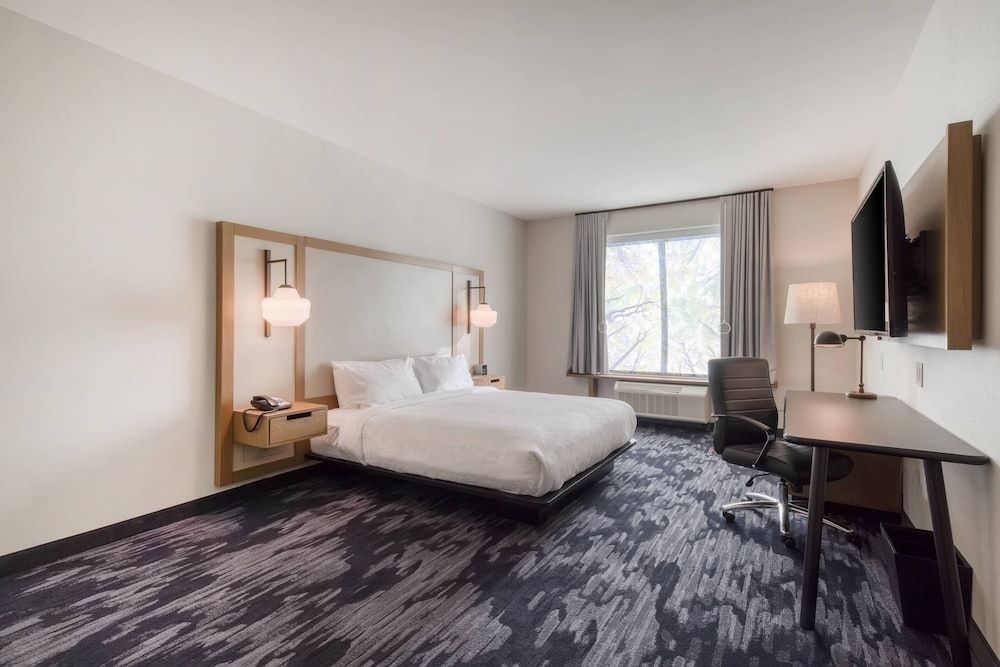 Room, 1 King Bed, Non Smoking (Hearing Accessible)