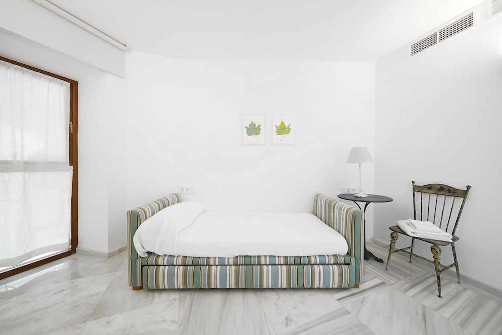 3 Bedroom Apartment with Balcony