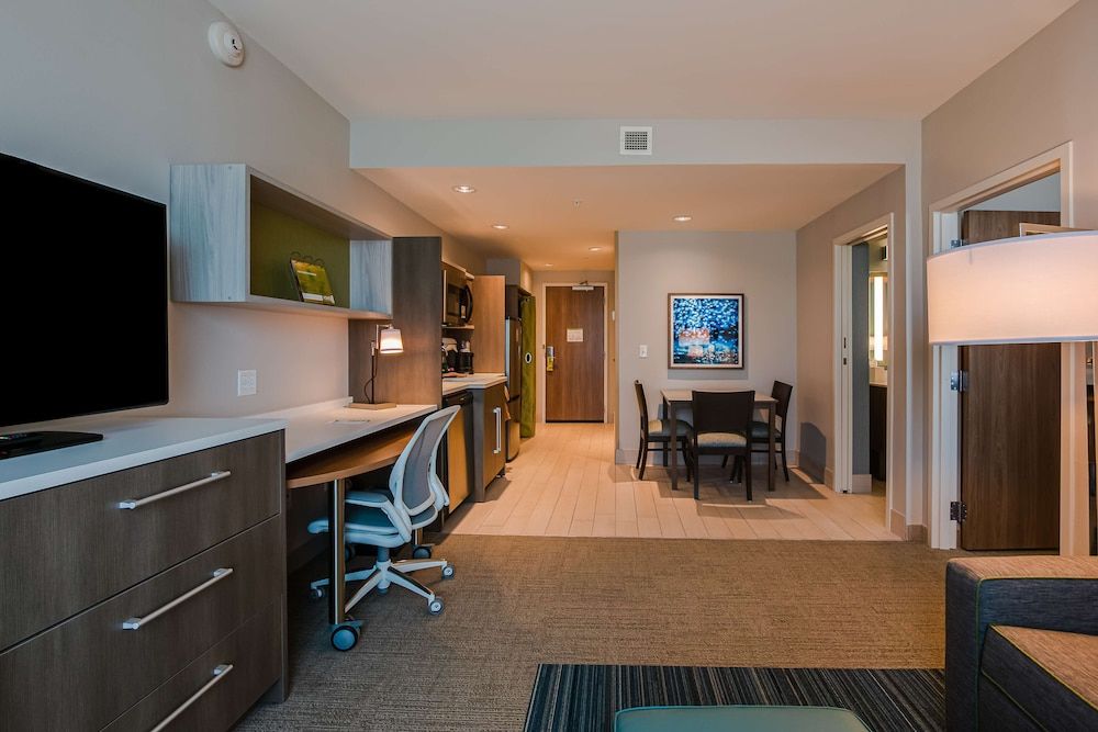 Suite, 1 King Bed, Accessible (Hearing)