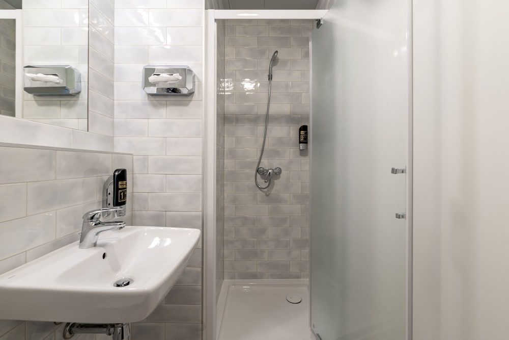 a&o Budapest City - Hostel Twin Room 5