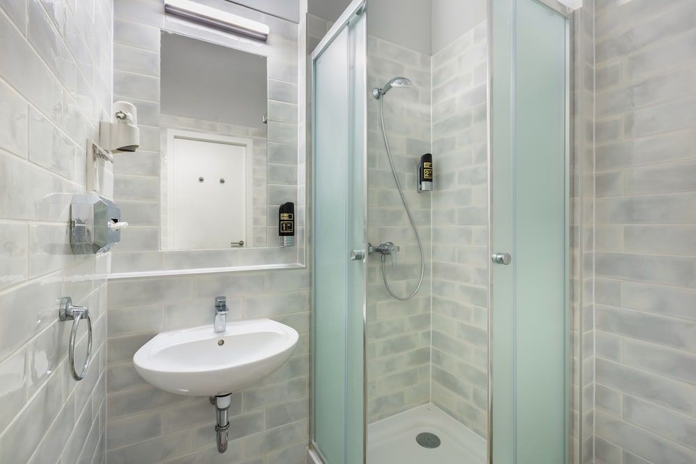 a&o Budapest City - Hostel Twin Room 7