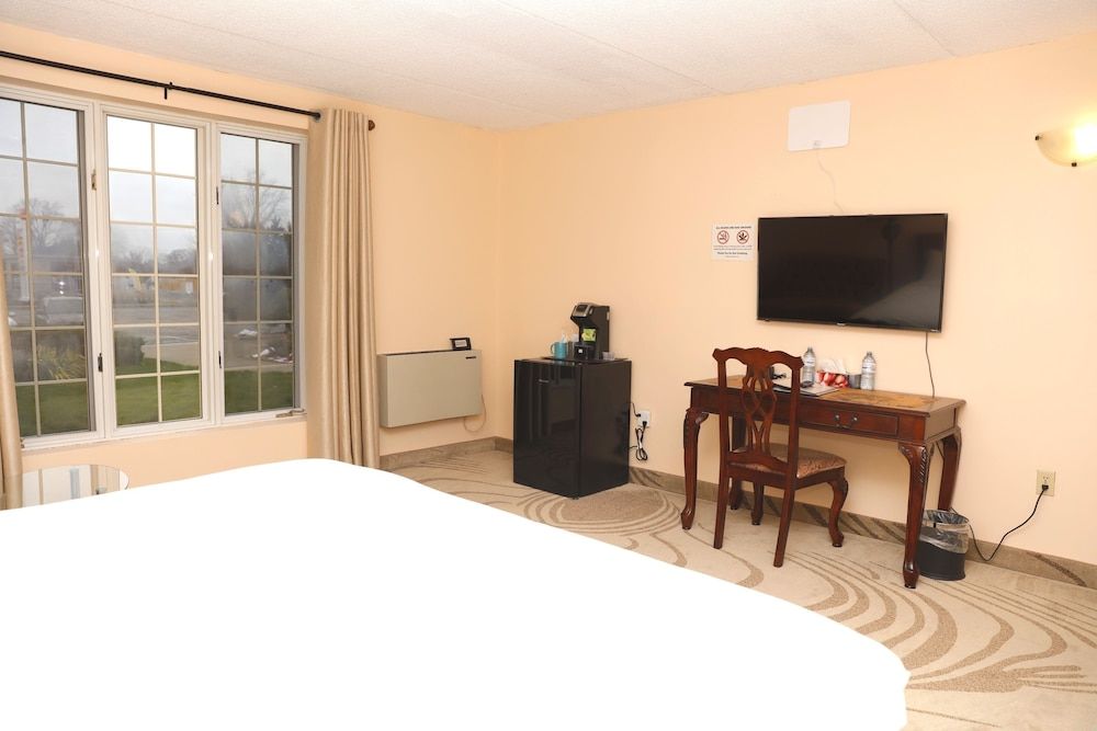 Fullerton Manor Inn Comfort Room, 2 Queen Beds, Non Smoking 6